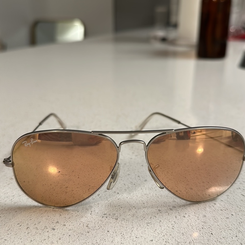 Reflective Ray-Ban Aviators - Picture 2 of 3